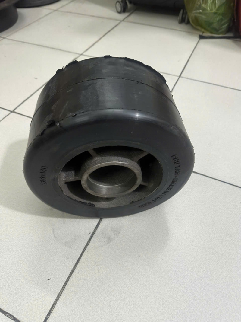 Bánh xe cao su dùng cho xe nâng chịu tải lớn