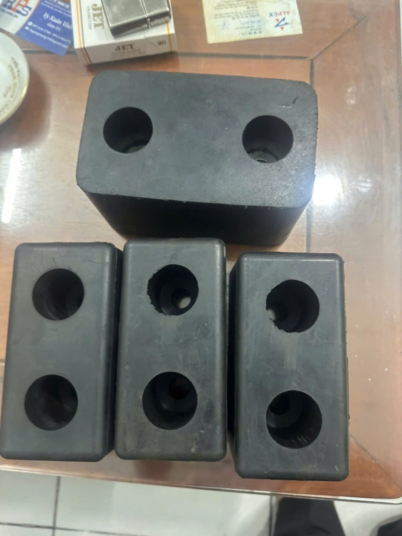 Đệm giảm chấn sau xe tải