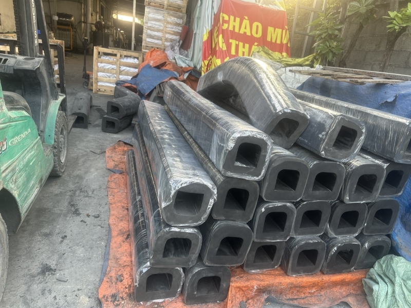 Đệm va đập Đ dùng trong mạn tàu biển